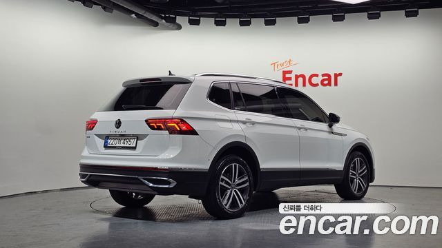 Volkswagen Tiguan 2023 — photo 2