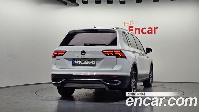 Volkswagen Tiguan 2023 — photo 4