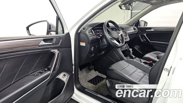 Volkswagen Tiguan 2023 — photo 13