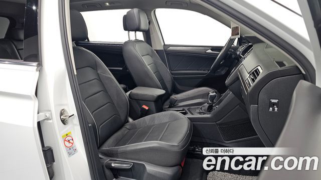 Volkswagen Tiguan 2023 — photo 17