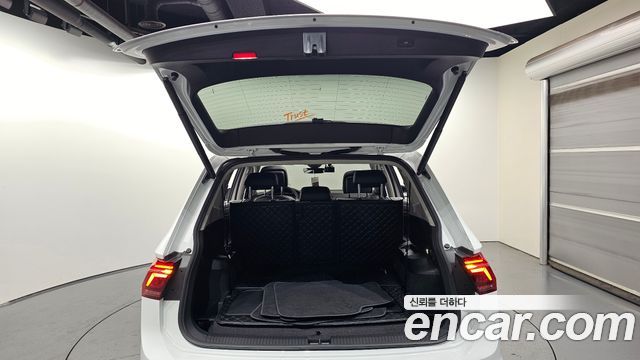 Volkswagen Tiguan 2023 — photo 26