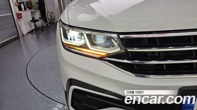 Volkswagen Tiguan 2023 — photo 8