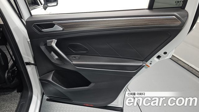 Volkswagen Tiguan 2023 — photo 15