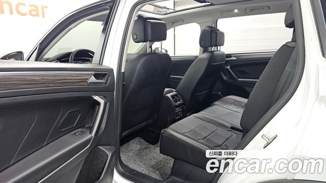 Volkswagen Tiguan 2023 — photo 16