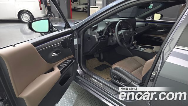 Lexus ES 2024 — photo 10