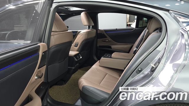 Lexus ES 2024 — photo 11
