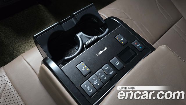 Lexus ES 2024 — photo 16