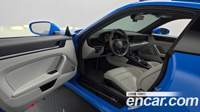 Porsche 911 2024 — photo 10