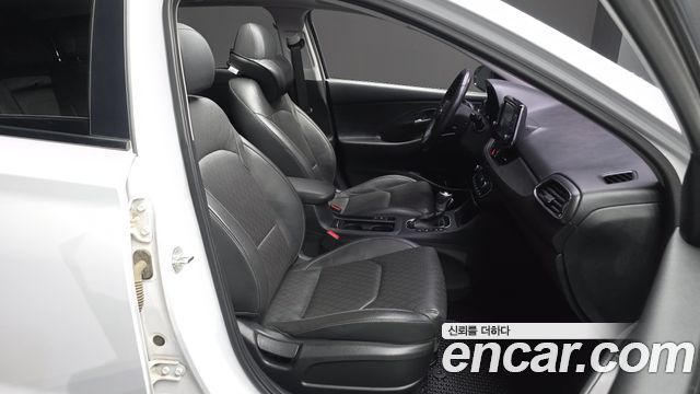 Hyundai i30 2017 — photo 11