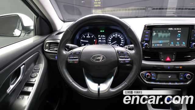 Hyundai i30 2017 — photo 13