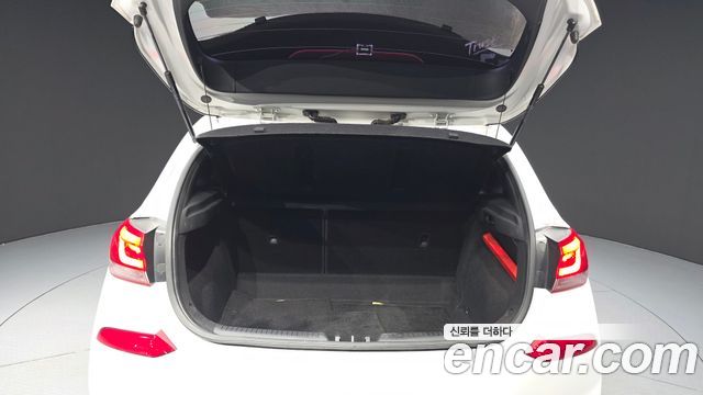 Hyundai i30 2017 — photo 20