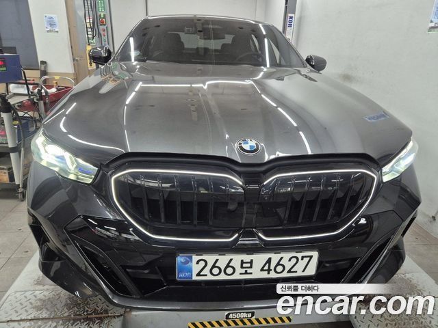 BMW 5-Series 2026 — photo 1