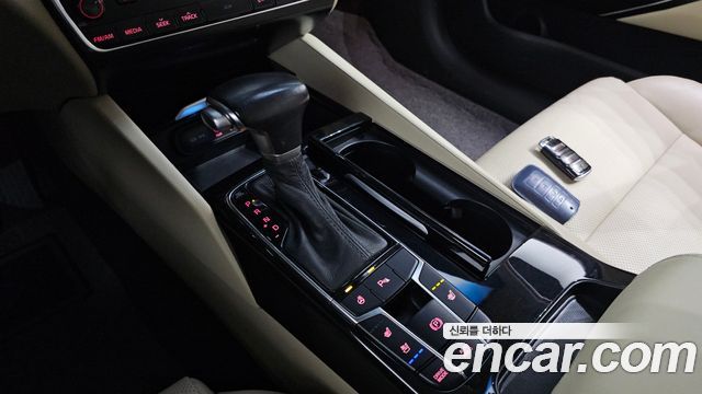 Kia K7 2016 — photo 12