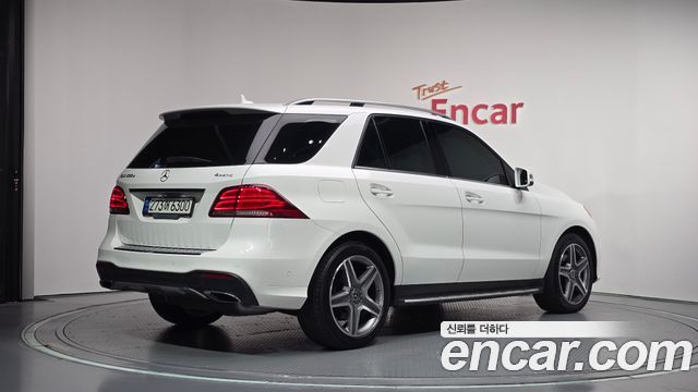 Mercedes-Benz GLE-Class 2018 — photo 2