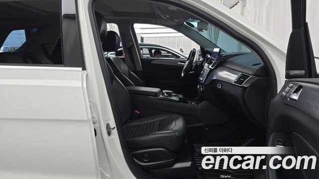 Mercedes-Benz GLE-Class 2018 — photo 11