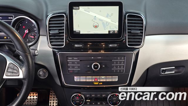 Mercedes-Benz GLE-Class 2018 — photo 14