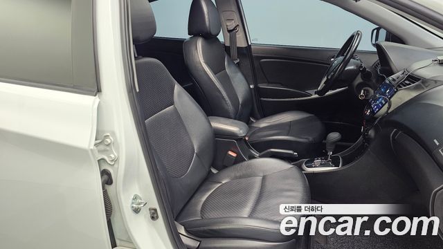 Hyundai Accent 2015 — photo 12