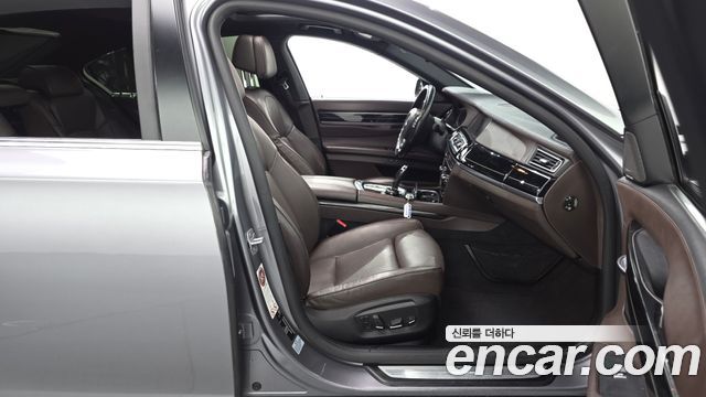 BMW 7-Series 2015 — photo 10
