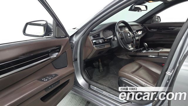 BMW 7-Series 2015 — photo 11