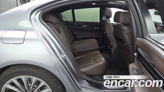 BMW 7-Series 2015 — photo 12