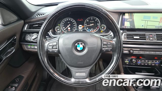 BMW 7-Series 2015 — photo 13