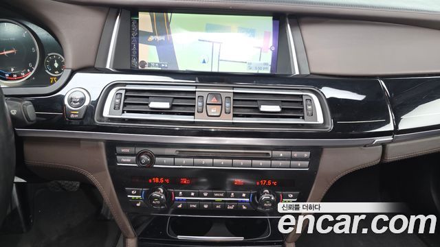 BMW 7-Series 2015 — photo 15