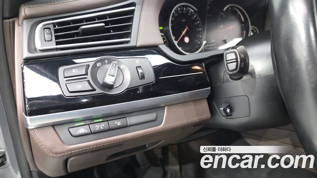 BMW 7-Series 2015 — photo 17