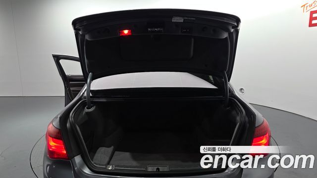 BMW 7-Series 2015 — photo 20