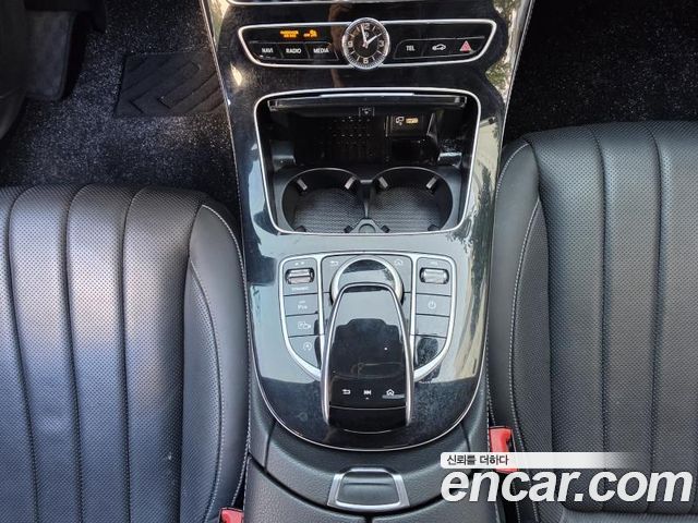 Mercedes-Benz E-Class 2020 — photo 9