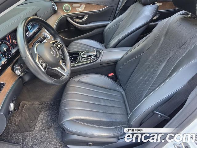 Mercedes-Benz E-Class 2020 — photo 10