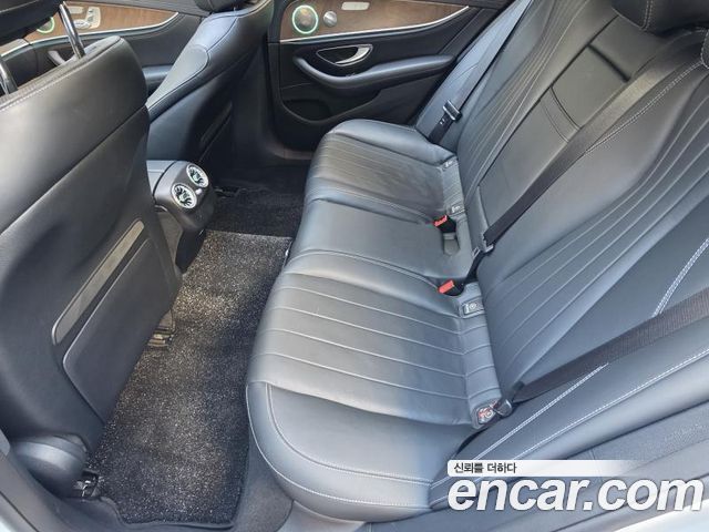 Mercedes-Benz E-Class 2020 — photo 11