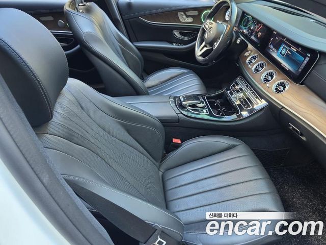 Mercedes-Benz E-Class 2020 — photo 12