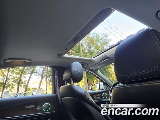 Mercedes-Benz E-Class 2020 — photo 19