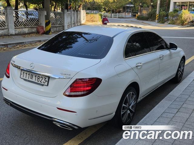 Mercedes-Benz E-Class 2020 — photo 20
