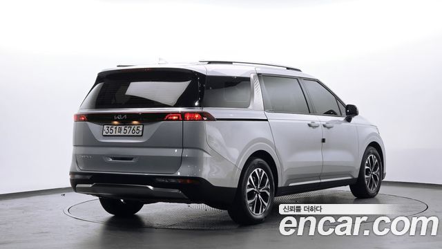 Kia Canival 2022 — photo 2