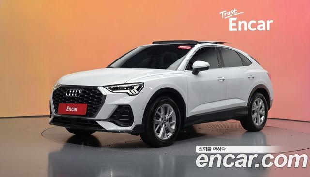 Audi Q3 2020 — photo 1