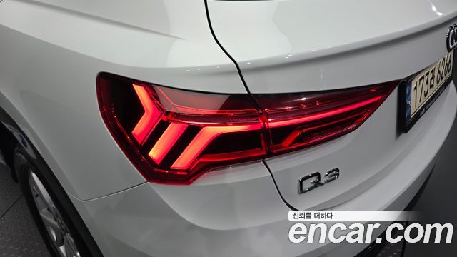 Audi Q3 2020 — photo 9