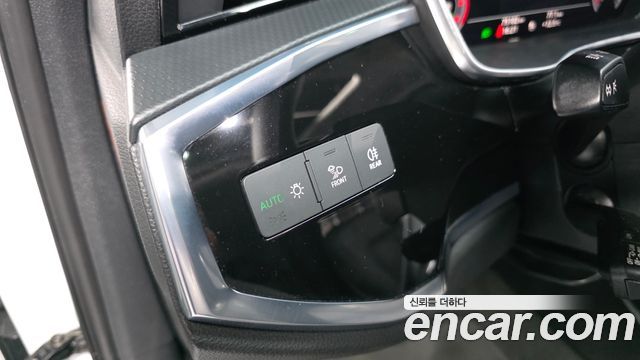 Audi Q3 2020 — photo 31