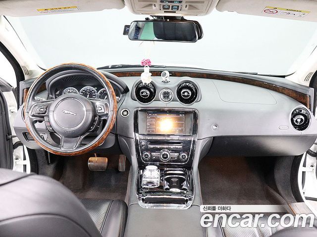 Jaguar XJ 2014 — photo 7