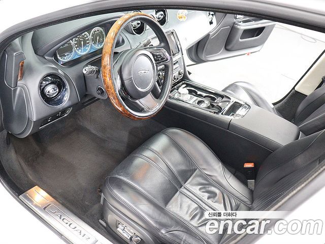 Jaguar XJ 2014 — photo 10