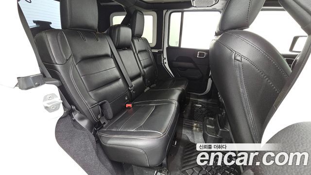 Jeep Wrangler 2019 — photo 11
