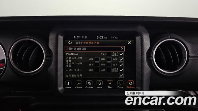 Jeep Wrangler 2019 — photo 17