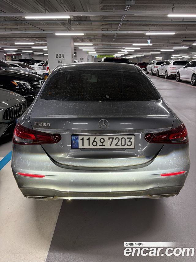 Mercedes-Benz E-Class 2023 — photo 2