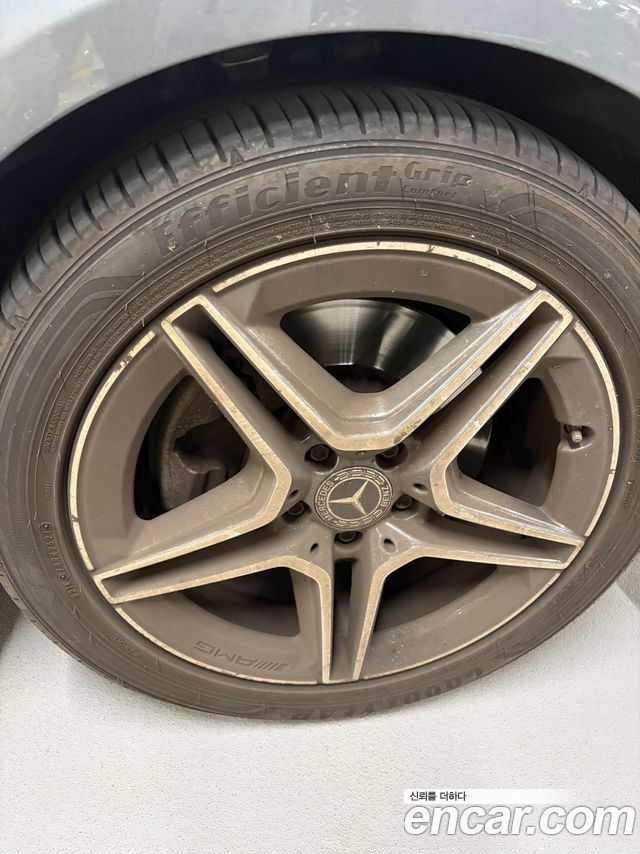 Mercedes-Benz E-Class 2023 — photo 10
