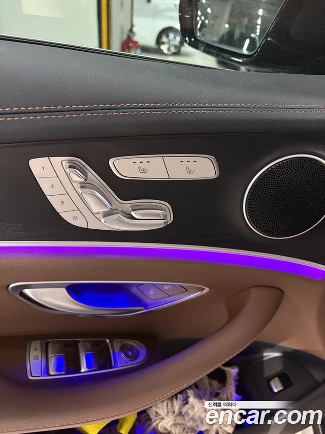 Mercedes-Benz E-Class 2023 — photo 11