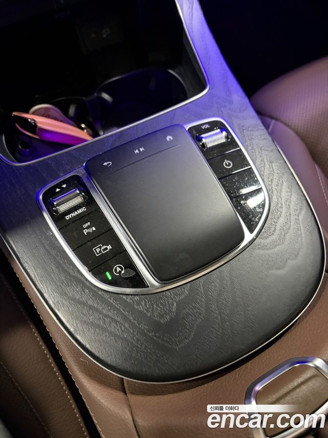 Mercedes-Benz E-Class 2023 — photo 14