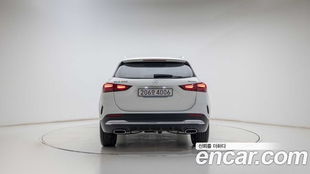 Mercedes-Benz GLA-Class 2026 — photo 4
