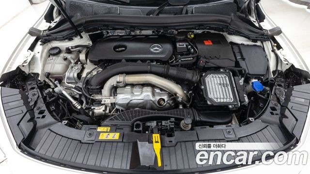 Mercedes-Benz GLA-Class 2026 — photo 6