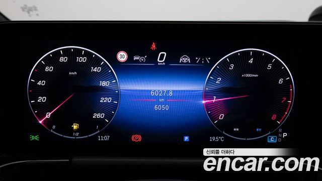 Mercedes-Benz GLA-Class 2026 — photo 8