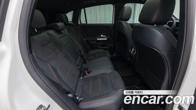 Mercedes-Benz GLA-Class 2026 — photo 10